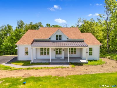 12 Meadowcrest Drive North