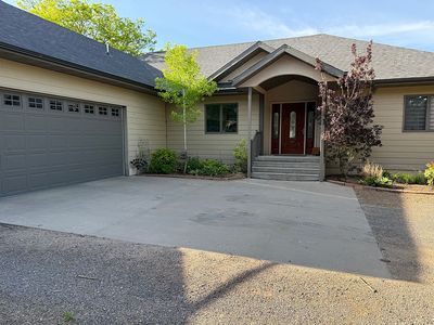 1001 Prairie Pond Ln