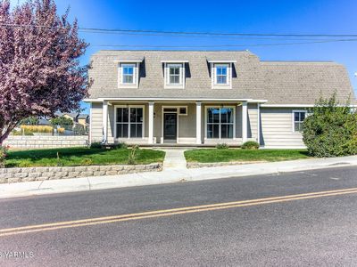 Property at 221 4th Ave, Zillah, WA