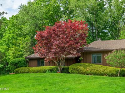 64 Churchill Crst