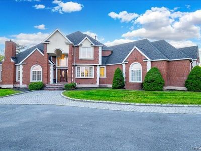 3 Bristol Drive