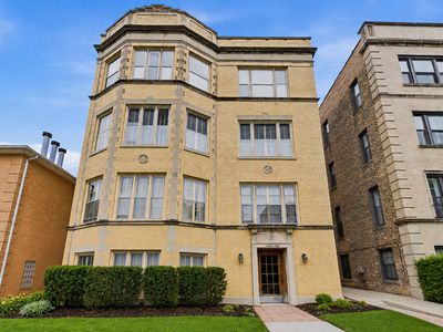 2060 W Farwell Ave APT 2
