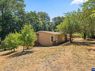 136 E Hillcrest Dr