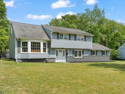 8 Crest Dr