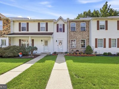 27 Dunmoor Ct N