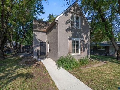 641 S Prairie Ave