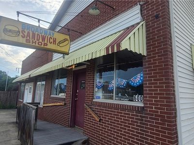 600 Broadway Ave