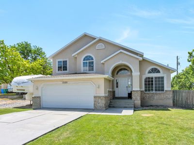 1225 W Matthews Way