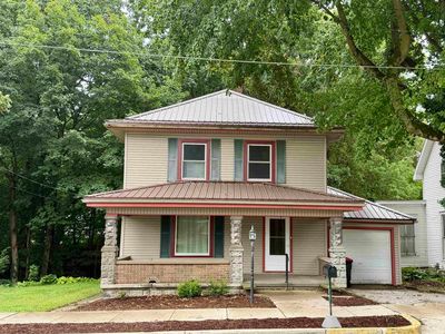 586 E Main St
