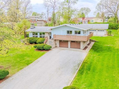3945 N Woodbine Dr
