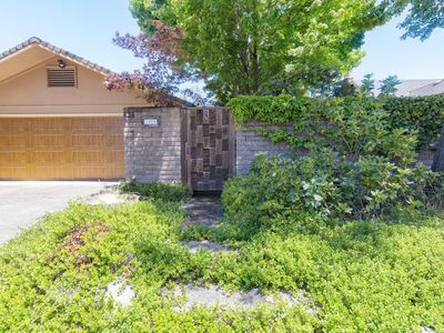 1325 NW Lawnridge Ave