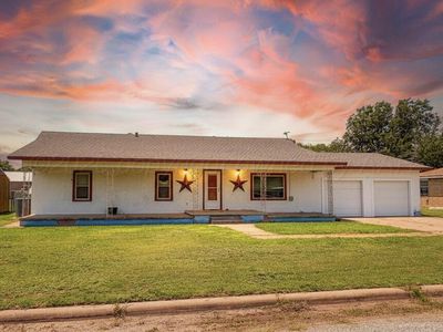 Property at 703 N 13th St, Memphis, TX