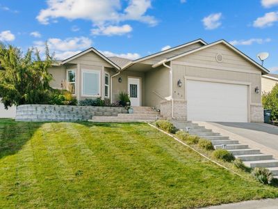 Property at 803 Braeburn Ct, Selah, WA