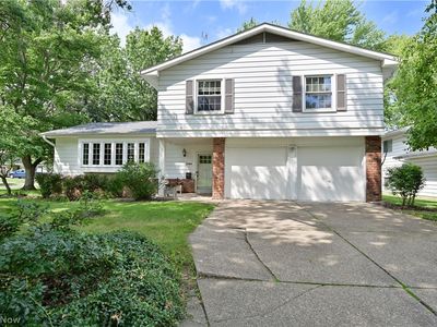 Property at 27008 Sweetbriar Dr, North Olmsted, OH