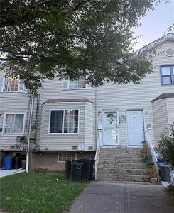 Property at 346 Targee St, Staten Island, NY