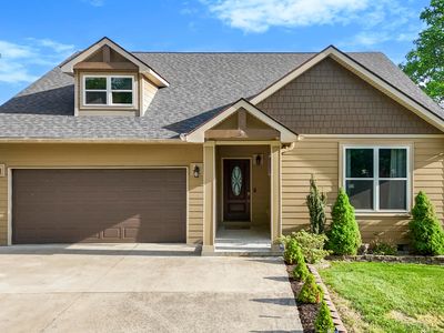 7445 Lakeshore Dr