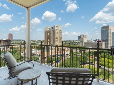 2525 N Pearl St APT 1001