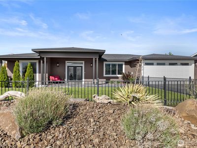 419 Edgewater Way SW