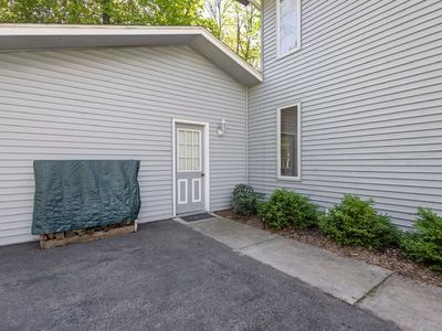 7733 Sleepy Hollow Rd