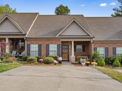 1735 Stonebriar Dr NE