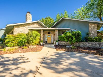 126 Hunters Pointe Dr