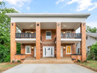 2116 Clarendon Ave