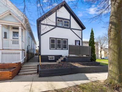 919 East Land PLACE