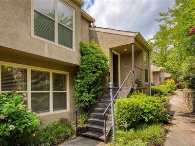 1722 Woodcliff Ct NE