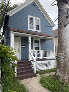 557 Oak St