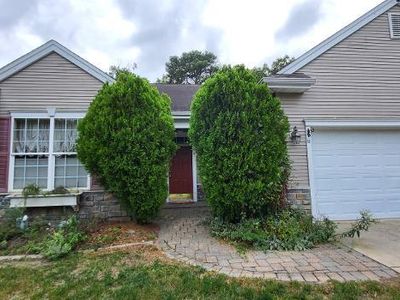 15 Sweetwater Dr