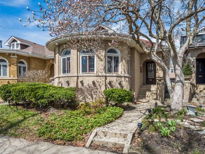 2542 W Coyle Ave