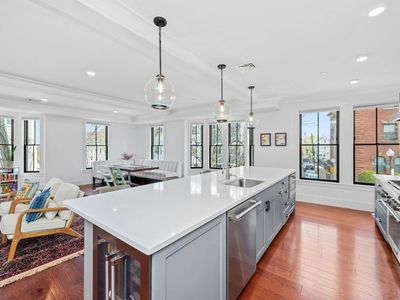 324 Bunker Hill St #201
