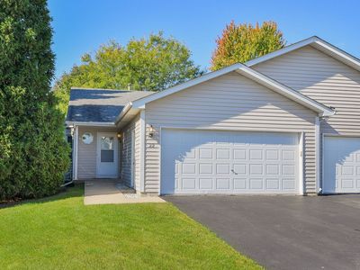 Property at 22 Silver Trl, North Aurora, IL