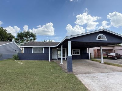 3313 Proswimmer St