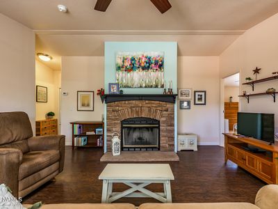 1750 W Sherrie Dr