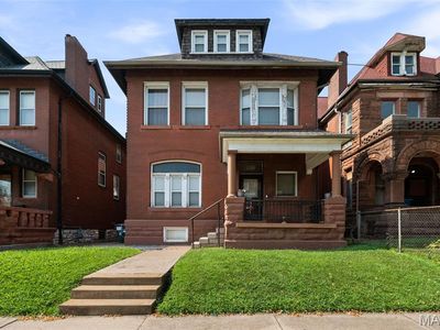 2236 Saint Louis Ave