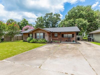 Property at 804 S 10th St, Nederland, TX
