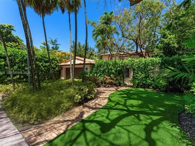 6121 La Gorce Dr