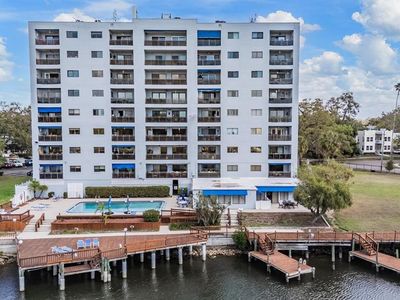 2780 N Riverside Dr APT 105