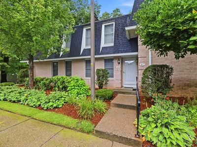 2 Mansion Woods Dr #B