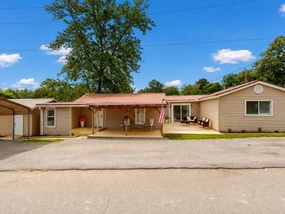 146 Lakeshore Dr