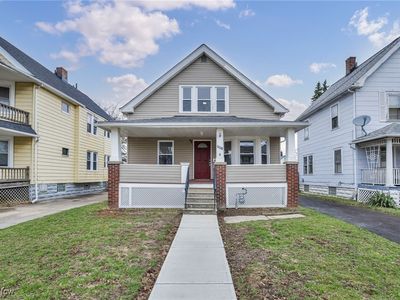 8901 Rosewood Ave