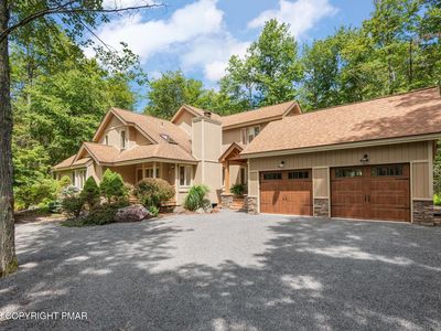 111 Red Fox Cres