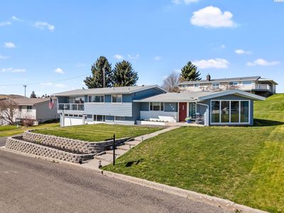 708 S Crestview Dr