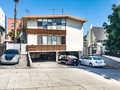 736 Gramercy Dr