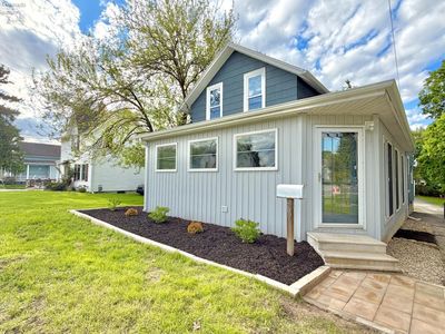 807 E Main St
