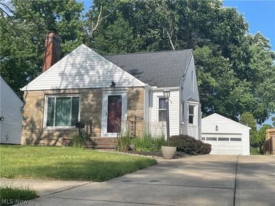 Property at 6437 Fernhurst Ave, Parma Heights, OH