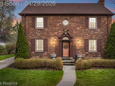938 Lakepointe St