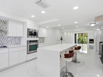 1222 Hillsboro Mile #15