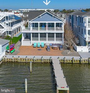 1502 Bay St